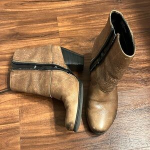 b.o.c. heeled boots buckles tan leather, women’s size 7